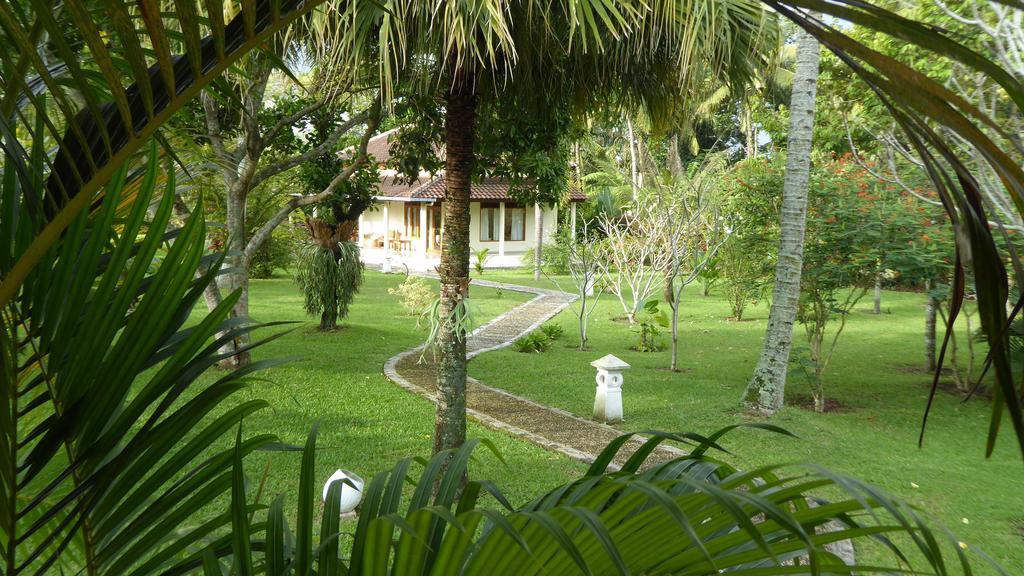 Rumah Kita Villa/Hotel Kalibaru Buitenkant foto