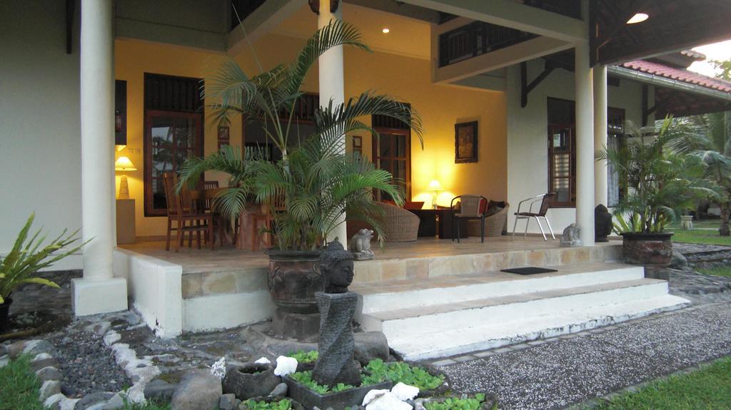 Rumah Kita Villa/Hotel Kalibaru Buitenkant foto