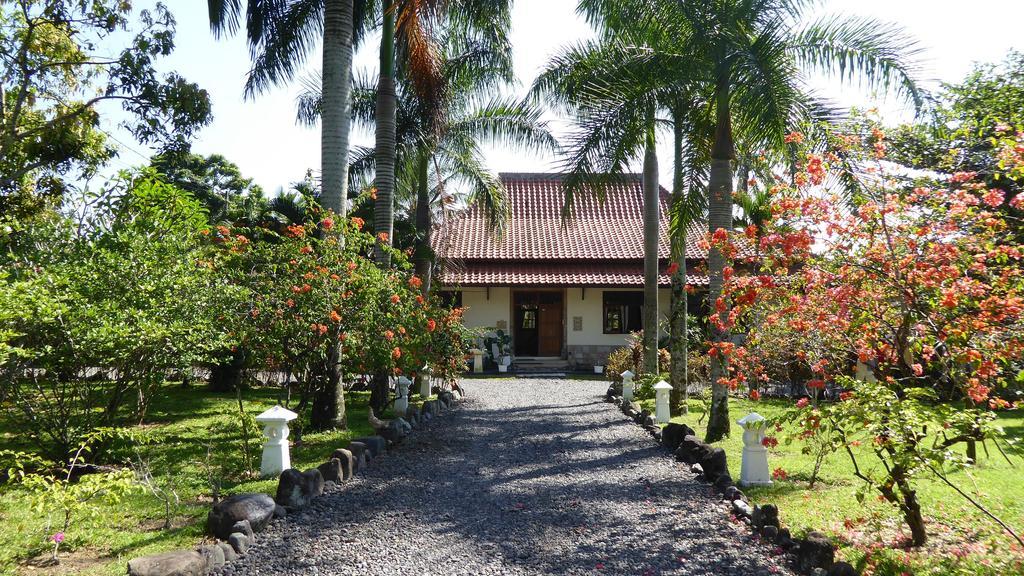 Rumah Kita Villa/Hotel Kalibaru Buitenkant foto