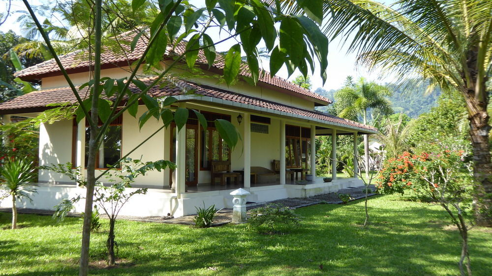 Rumah Kita Villa/Hotel Kalibaru Buitenkant foto